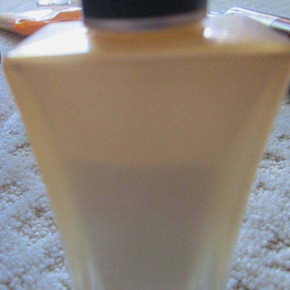 EUC Japanese Cherry Blossom Radiant Powder Spray - Picture 2 of 2